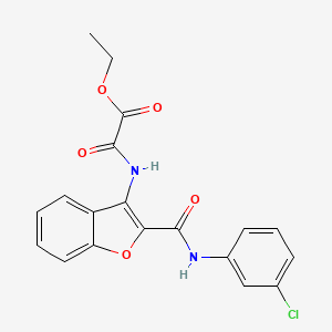 molecular formula C19H15ClN2O5 B2811417 乙酸乙酯 2-((2-((3-氯苯基)氨基)苯并呋喃-3-基)氨基)-2-氧代乙酸盐酸盐 CAS No. 888442-63-5