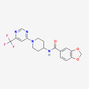 molecular formula C18H17F3N4O3 B2812888 N-{1-[6-(三氟甲基)-4-嘧啶基]-4-哌啶基}-1,3-苯并二噁嗪-5-甲酰胺 CAS No. 1775396-14-9