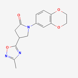 molecular formula C15H15N3O4 B2813224 1-(2,3-二氢-1,4-苯并二氧杂环戊烷-6-基)-4-(3-甲基-1,2,4-噁二唑-5-基)吡咯烷-2-酮 CAS No. 1172296-42-2