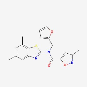 molecular formula C19H17N3O3S B2814211 N-(5,7-二甲基苯并[d]噻唑-2-基)-N-(呋喃-2-基甲基)-3-甲基异噁唑-5-羧酰胺 CAS No. 952964-02-2