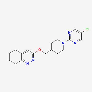 molecular formula C18H22ClN5O B2814265 3-((1-(5-Chloropyrimidin-2-yl)piperidin-4-yl)methoxy)-5,6,7,8-tetrahydrocinnoline CAS No. 2320221-79-0