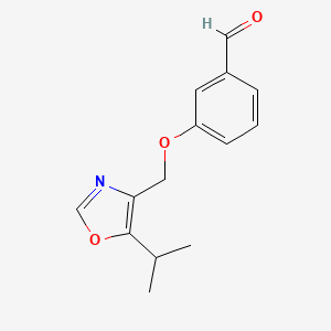 molecular formula C14H15NO3 B2814344 3-[(5-Propan-2-yl-1,3-oxazol-4-yl)methoxy]benzaldehyde CAS No. 1445744-52-4