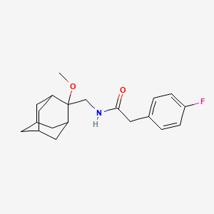 molecular formula C20H26FNO2 B2814412 2-(4-氟苯基)-N-(((1R,3S,5r,7r)-2-甲氧基孔雀石-2-基)甲基)乙酰胺 CAS No. 1797025-61-6