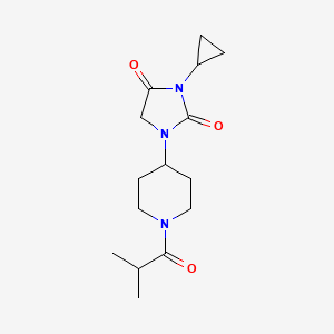 molecular formula C15H23N3O3 B2814521 3-Cyclopropyl-1-[1-(2-methylpropanoyl)piperidin-4-yl]imidazolidine-2,4-dione CAS No. 2097930-32-8