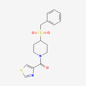 molecular formula C16H18N2O3S2 B2816881 (4-(苄基磺酰)哌啶-1-基)(噻唑-4-基)甲酮 CAS No. 2034388-04-8