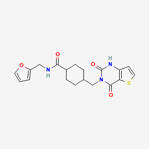 molecular formula C19H21N3O4S B2816903 4-[(2,4-dioxo-1,4-dihydrothieno[3,2-d]pyrimidin-3(2H)-yl)methyl]-N-(2-furylmethyl)cyclohexanecarboxamide CAS No. 892263-93-3