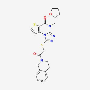 molecular formula C23H23N5O3S2 B2817188 1-((2-(3,4-二氢异喹啉-2(1H)-基)-2-氧乙基)硫)-4-((四氢呋喃-2-基)甲基)噻吩[2,3-e][1,2,4]三唑并[4,3-a]嘧啶-5(4H)-酮 CAS No. 1217089-90-1