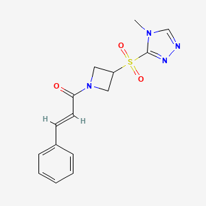 molecular formula C15H16N4O3S B2818189 (E)-1-(3-((4-methyl-4H-1,2,4-triazol-3-yl)sulfonyl)azetidin-1-yl)-3-phenylprop-2-en-1-one CAS No. 2035021-96-4