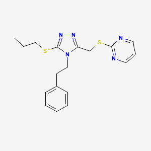 molecular formula C18H21N5S2 B2818321 2-(((4-phenethyl-5-(propylthio)-4H-1,2,4-triazol-3-yl)methyl)thio)pyrimidine CAS No. 868221-16-3