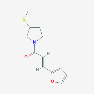 molecular formula C12H15NO2S B2818369 (E)-3-(furan-2-yl)-1-(3-(methylthio)pyrrolidin-1-yl)prop-2-en-1-one CAS No. 1798411-13-8