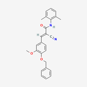 molecular formula C26H24N2O3 B2819080 (E)-2-cyano-N-(2,6-dimethylphenyl)-3-(3-methoxy-4-phenylmethoxyphenyl)prop-2-enamide CAS No. 444063-57-4