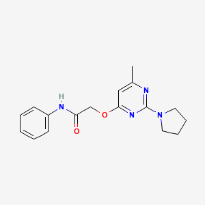 molecular formula C17H20N4O2 B2819130 2-((6-甲基-2-(吡咯啉-1-基)嘧啶-4-基)氧代)-N-苯基乙酰胺 CAS No. 1029776-87-1