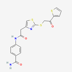 molecular formula C18H15N3O3S3 B2819142 4-(2-(2-((2-氧代-2-(噻吩-2-基)乙基)硫代)噻唑-4-基)乙酰胺基)苯甲酰胺 CAS No. 1020979-73-0