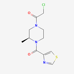 2-Chloro-1-[(3S)-3-methyl-4-(1,3-thiazole-4-carbonyl)piperazin-1-yl]ethanone
