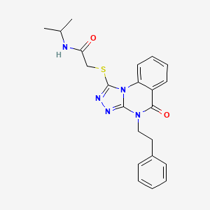 molecular formula C22H23N5O2S B2819352 2-{[5-oxo-4-(2-phenylethyl)-4H,5H-[1,2,4]triazolo[4,3-a]quinazolin-1-yl]sulfanyl}-N-(propan-2-yl)acetamide CAS No. 1111020-82-6