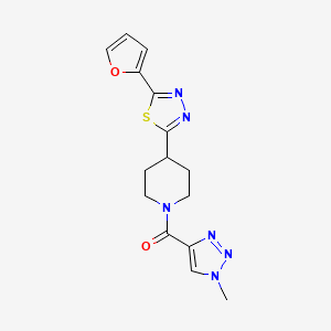 molecular formula C15H16N6O2S B2819419 (4-(5-(furan-2-yl)-1,3,4-thiadiazol-2-yl)piperidin-1-yl)(1-methyl-1H-1,2,3-triazol-4-yl)methanone CAS No. 1351587-79-5