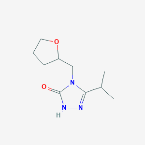 molecular formula C10H17N3O2 B2820201 4-[(氧杂环戊-2-基)甲基]-3-(丙基)-4,5-二氢-1H-1,2,4-三唑-5-酮 CAS No. 2199385-06-1