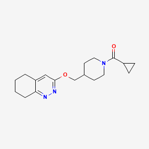molecular formula C18H25N3O2 B2820387 Cyclopropyl-[4-(5,6,7,8-tetrahydrocinnolin-3-yloxymethyl)piperidin-1-yl]methanone CAS No. 2320817-36-3