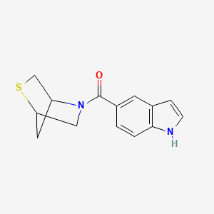 molecular formula C14H14N2OS B2820975 2-硫代-5-氮杂双环[2.2.1]庚烷-5-基(1H-吲哚-5-基)甲酮 CAS No. 2034379-63-8