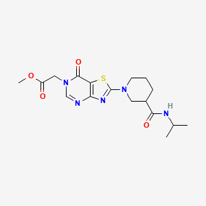molecular formula C17H23N5O4S B2821018 甲基-2-(2-(3-(异丙基氨基)哌啶-1-基)-7-氧代噻唑并[4,5-d]嘧啶-6(7H)-基)乙酸酯 CAS No. 1448136-77-3