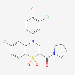 molecular formula C19H15Cl3N2O3S B2821143 (6-氯-4-(3,4-二氯苯基)-1,1-二氧代-4H-苯并[b][1,4]噻嗪-2-基)(吡咯啉-1-基)甲酮 CAS No. 1251691-26-5