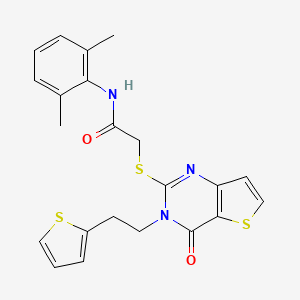 molecular formula C22H21N3O2S3 B2821318 N-(2,6-dimethylphenyl)-2-({4-oxo-3-[2-(thiophen-2-yl)ethyl]-3,4-dihydrothieno[3,2-d]pyrimidin-2-yl}sulfanyl)acetamide CAS No. 1260905-75-6