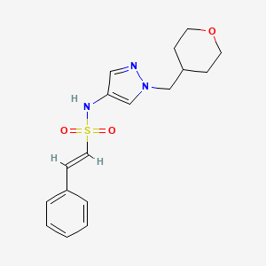 B2822453 (E)-2-phenyl-N-(1-((tetrahydro-2H-pyran-4-yl)methyl)-1H-pyrazol-4-yl)ethenesulfonamide CAS No. 1706497-58-6