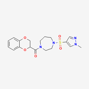 molecular formula C18H22N4O5S B2823064 (2,3-dihydrobenzo[b][1,4]dioxin-2-yl)(4-((1-methyl-1H-pyrazol-4-yl)sulfonyl)-1,4-diazepan-1-yl)methanone CAS No. 2034488-49-6