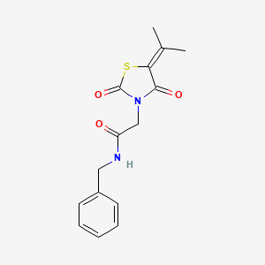 molecular formula C15H16N2O3S B2823440 N-苄基-2-(2,4-二氧代-5-(丙酮-2-基亚甲基)噻唑烷-3-基)乙酰胺 CAS No. 860135-60-0