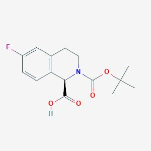molecular formula C15H18FNO4 B2823610 (1R)-6-氟-2-[(2-甲基丙烷-2-基)氧羰基]-3,4-二氢-1H-异喹啉-1-基甲酸 CAS No. 2490322-66-0