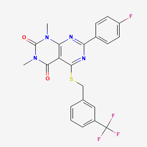 molecular formula C22H16F4N4O2S B2823666 7-(4-fluorophenyl)-1,3-dimethyl-5-((3-(trifluoromethyl)benzyl)thio)pyrimido[4,5-d]pyrimidine-2,4(1H,3H)-dione CAS No. 852171-13-2
