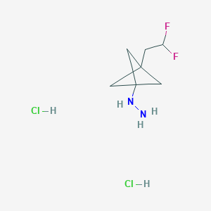 molecular formula C7H14Cl2F2N2 B2824235 [3-(2,2-Difluoroethyl)-1-bicyclo[1.1.1]pentanyl]hydrazine;dihydrochloride CAS No. 2580205-50-9