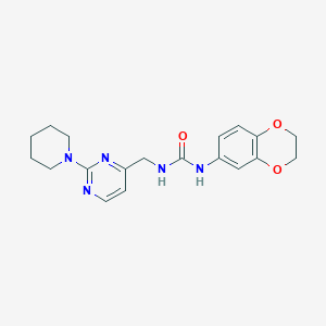 molecular formula C19H23N5O3 B2824854 1-(2,3-Dihydrobenzo[b][1,4]dioxin-6-yl)-3-((2-(piperidin-1-yl)pyrimidin-4-yl)methyl)urea CAS No. 1797081-81-2