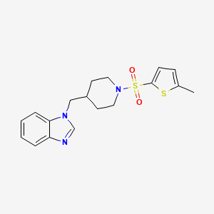molecular formula C18H21N3O2S2 B2824879 1-((1-((5-methylthiophen-2-yl)sulfonyl)piperidin-4-yl)methyl)-1H-benzo[d]imidazole CAS No. 1206998-24-4