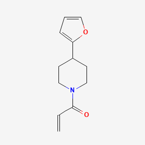 molecular formula C12H15NO2 B2825931 1-[4-(Furan-2-yl)piperidin-1-yl]prop-2-en-1-one CAS No. 2185980-53-2