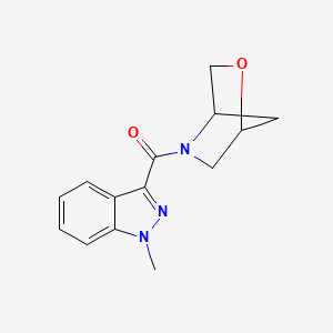 molecular formula C14H15N3O2 B2826531 2-氧杂-5-氮杂双环[2.2.1]庚烷-5-基(1-甲基-1H-吲唑-3-基)甲酮 CAS No. 2034289-32-0
