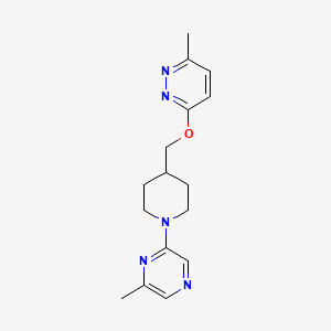 molecular formula C16H21N5O B2827411 2-Methyl-6-(4-{[(6-methylpyridazin-3-yl)oxy]methyl}piperidin-1-yl)pyrazine CAS No. 2319724-32-6