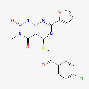 molecular formula C20H15ClN4O4S B2828222 5-((2-(4-chlorophenyl)-2-oxoethyl)thio)-7-(furan-2-yl)-1,3-dimethylpyrimido[4,5-d]pyrimidine-2,4(1H,3H)-dione CAS No. 863003-82-1