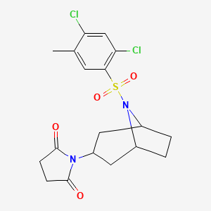 molecular formula C18H20Cl2N2O4S B2828238 1-((1R,5S)-8-((2,4-dichloro-5-methylphenyl)sulfonyl)-8-azabicyclo[3.2.1]octan-3-yl)pyrrolidine-2,5-dione CAS No. 2058890-83-6