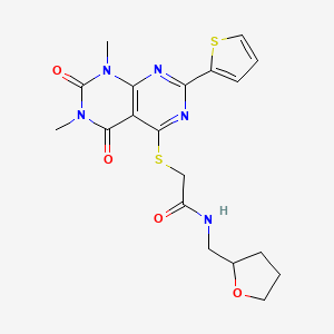 molecular formula C19H21N5O4S2 B2828977 2-(1,3-二甲基-2,4-二氧代-7-噻吩-2-基嘧啶并[4,5-d]嘧啶-5-基)硫基-N-(氧杂环戊-2-基甲基)乙酰胺 CAS No. 847191-98-4