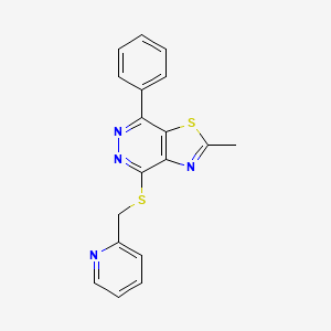 B2829435 2-Methyl-7-phenyl-4-((pyridin-2-ylmethyl)thio)thiazolo[4,5-d]pyridazine CAS No. 946255-58-9