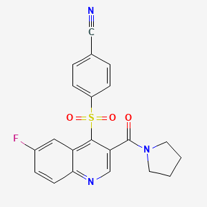 molecular formula C21H16FN3O3S B2829446 4-((6-Fluoro-3-(pyrrolidine-1-carbonyl)quinolin-4-yl)sulfonyl)benzonitrile CAS No. 1112296-15-7