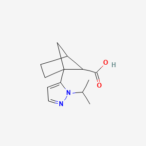 molecular formula C13H18N2O2 B2830589 1-(2-Propan-2-ylpyrazol-3-yl)bicyclo[2.1.1]hexane-5-carboxylic acid CAS No. 2377030-61-8