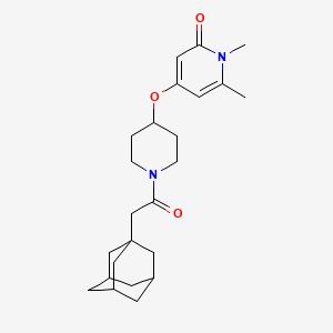 molecular formula C24H34N2O3 B2831496 4-((1-(2-((3R,5R,7R)-孔雀石-1-基)乙酰)哌啶-4-基)氧基)-1,6-二甲基吡啶-2(1H)-酮 CAS No. 2194909-62-9