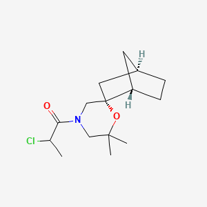 molecular formula C15H24ClNO2 B2831882 2-Chloro-1-[(1S,2R,4R)-6',6'-dimethylspiro[bicyclo[2.2.1]heptane-2,2'-morpholine]-4'-yl]propan-1-one CAS No. 2411184-22-8
