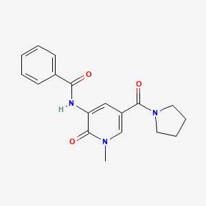 molecular formula C18H19N3O3 B2832889 N-(1-甲基-2-氧代-5-(吡咯烷-1-甲酰)-1,2-二氢嘧啶-3-基)苯甲酰胺 CAS No. 1207002-43-4