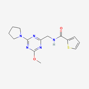 molecular formula C14H17N5O2S B2833254 N-((4-甲氧基-6-(吡咯啉-1-基)-1,3,5-三嗪-2-基)甲基)噻吩-2-甲酰胺 CAS No. 2034516-23-7