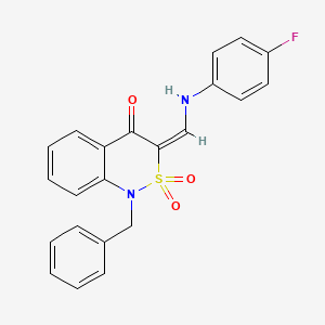 molecular formula C22H17FN2O3S B2833368 (3E)-1-benzyl-3-{[(4-fluorophenyl)amino]methylene}-1H-2,1-benzothiazin-4(3H)-one 2,2-dioxide CAS No. 893313-99-0