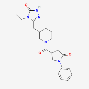molecular formula C21H27N5O3 B2833729 4-乙基-3-((1-(5-氧代-1-苯基吡咯烷-3-甲酰)哌嗪-3-基甲基)-1H-1,2,4-三唑-5(4H)-酮 CAS No. 2034476-10-1