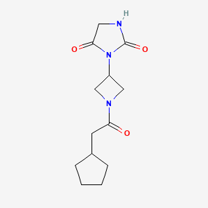 molecular formula C13H19N3O3 B2834288 3-(1-(2-Cyclopentylacetyl)azetidin-3-yl)imidazolidine-2,4-dione CAS No. 2034432-41-0